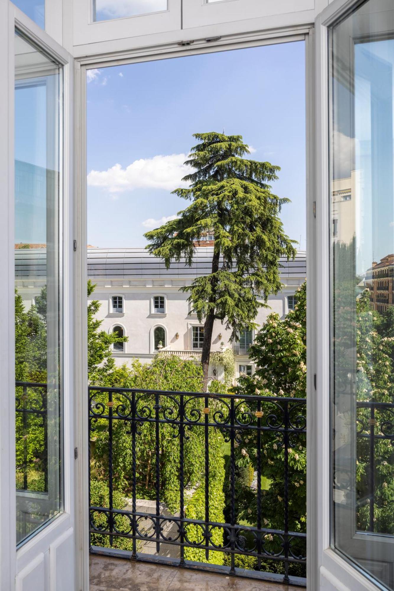 Hotel Urso & Spa, A Small Luxury Of The World Madri